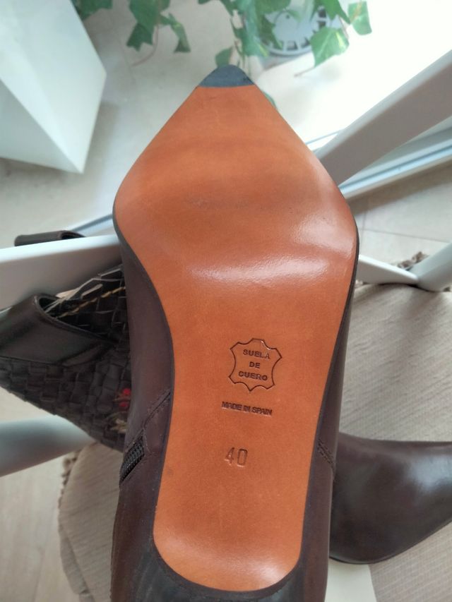 Botas piel marrón, talla 40