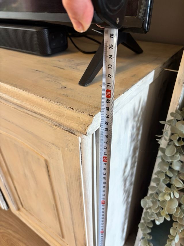 Mueble TV provenzal blanco