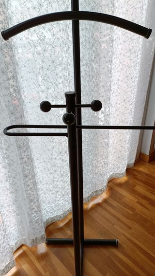 Perchero metálico negro