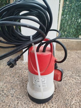 Bomba agua sumergible.