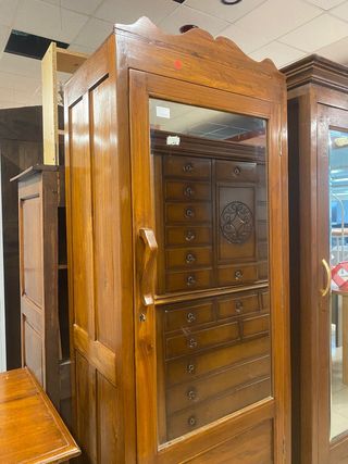 Armario madera maciza antiguo