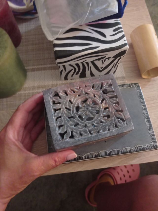 Caja piedra tallada multicolor