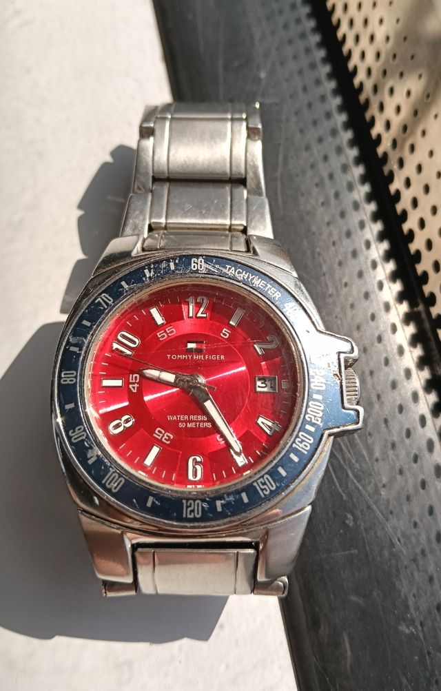 Reloj Tommy Hilfiger cronógrafo rojo