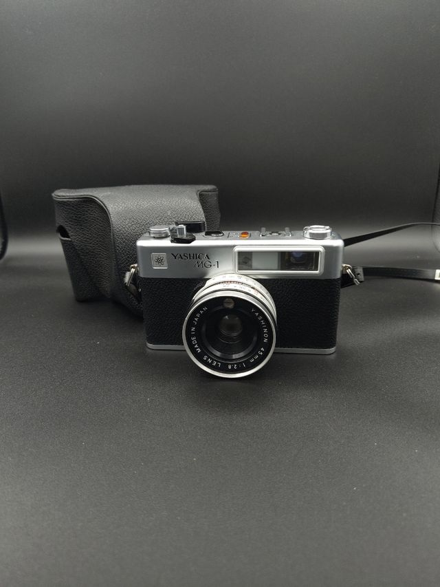 Cámara vintage Yashica MG-1 y Funda original