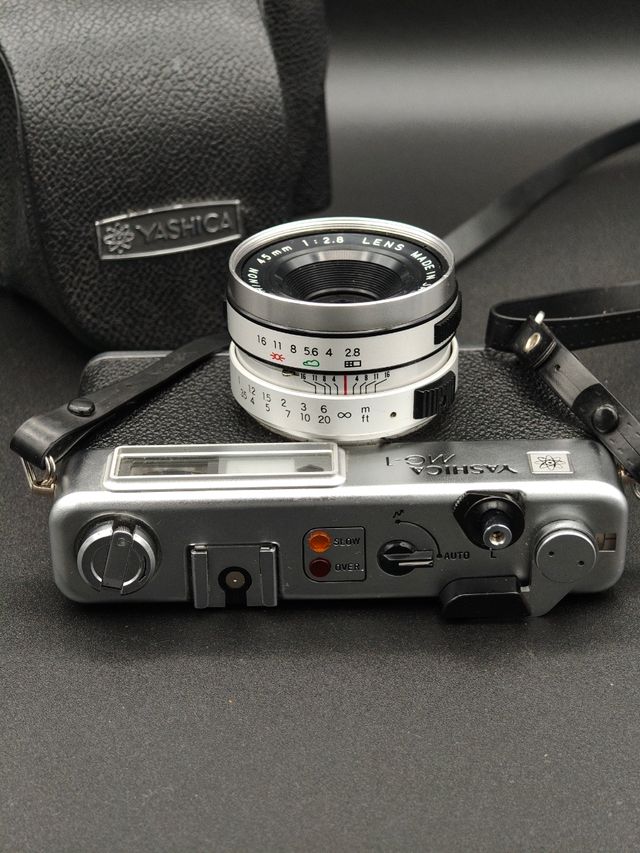 Cámara vintage Yashica MG-1 y Funda original