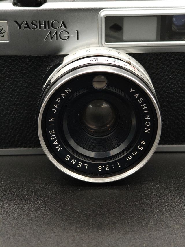 Cámara vintage Yashica MG-1 y Funda original