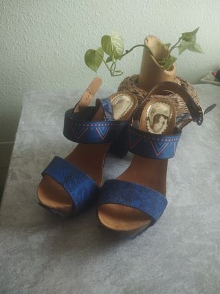 Sandalias Desigual tacón azul 41