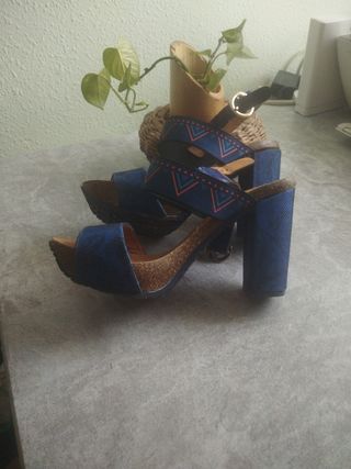 Sandalias Desigual tacón azul 41