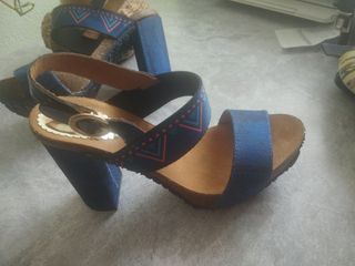 Sandalias Desigual tacón azul 41