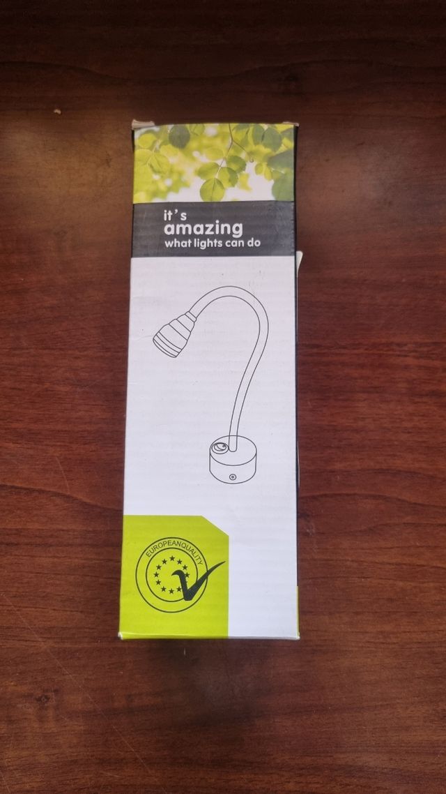 Lámpara LED flexo pared negra