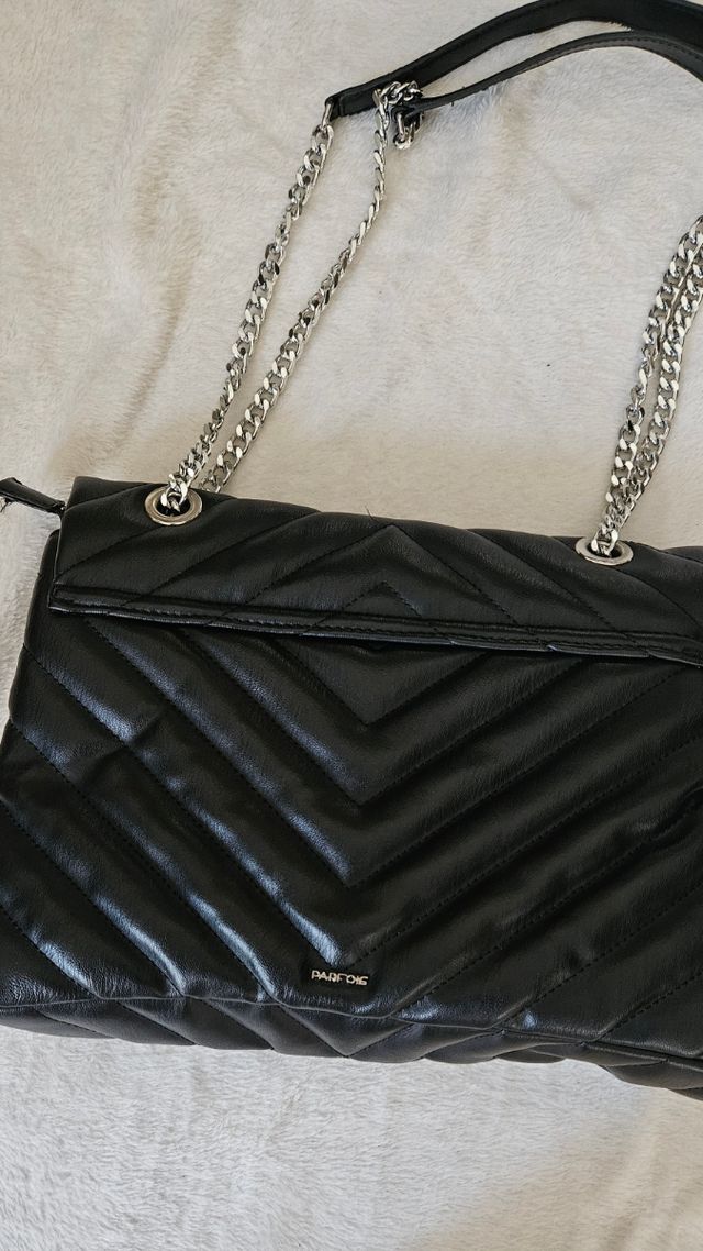 Bolso negro parfois - cadena plata