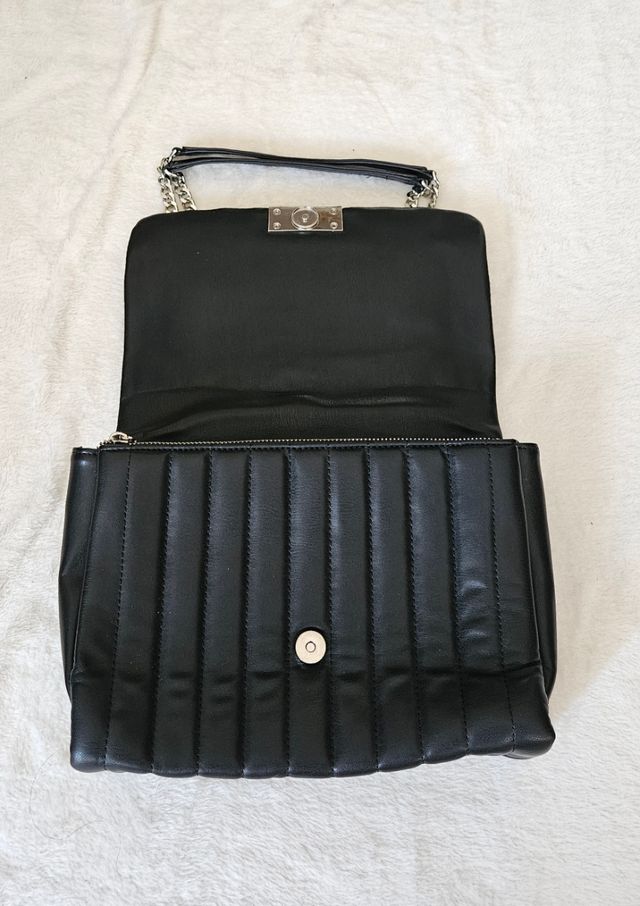 Bolso Parfois negro acolchado