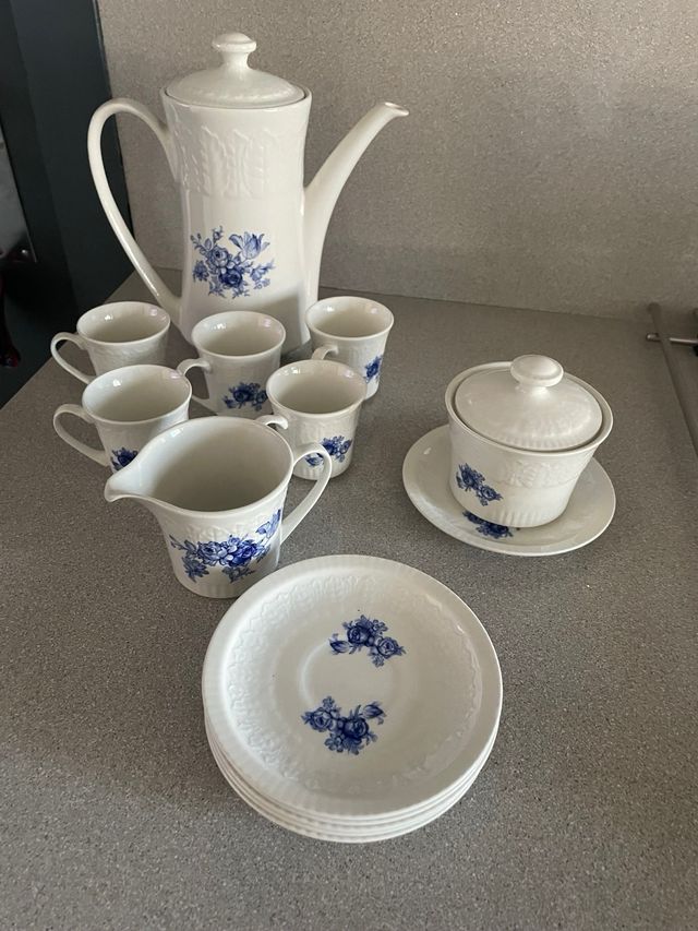 Juego café porcelana azul y blanco. marca Pontesa