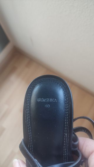 Sandalias Bershka negras talla 40