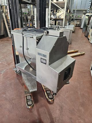 MEZCLADORA industrial MAINCA usada