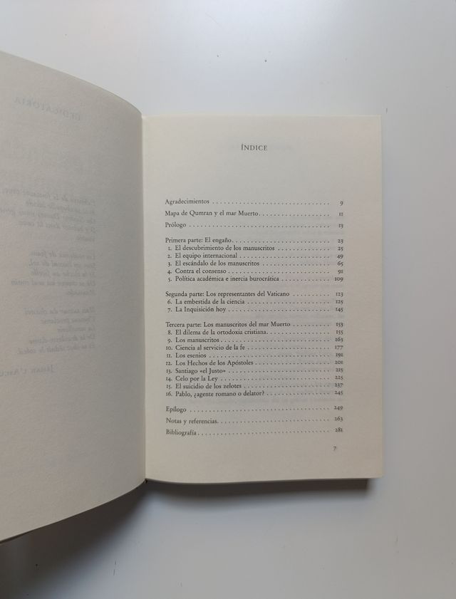 El escándalo de los manuscritos del mar Muerto.