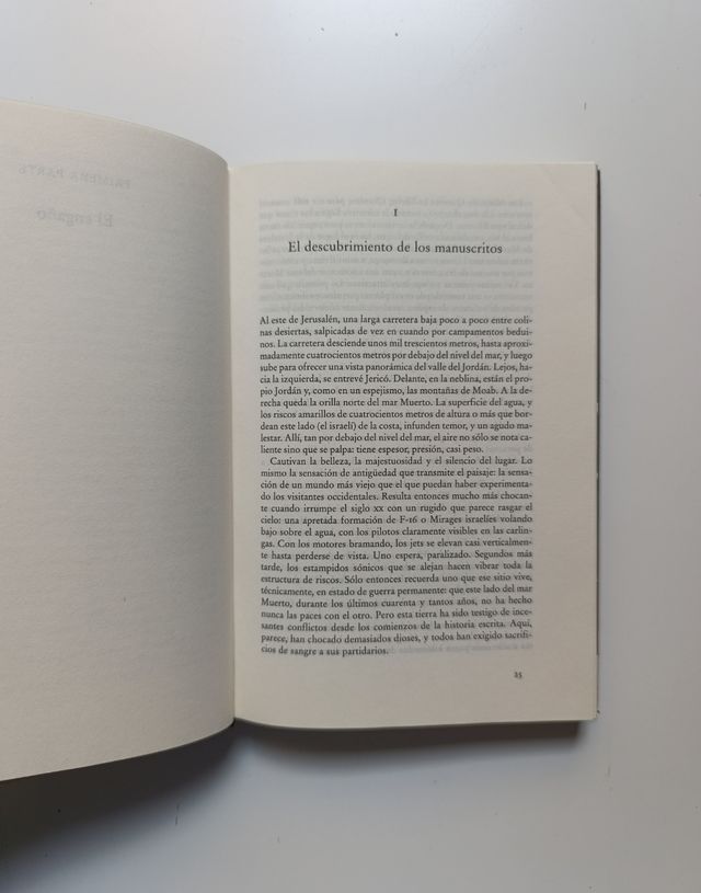 El escándalo de los manuscritos del mar Muerto.