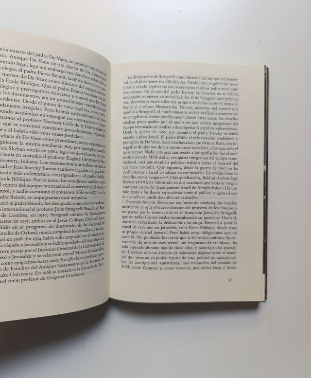 El escándalo de los manuscritos del mar Muerto.
