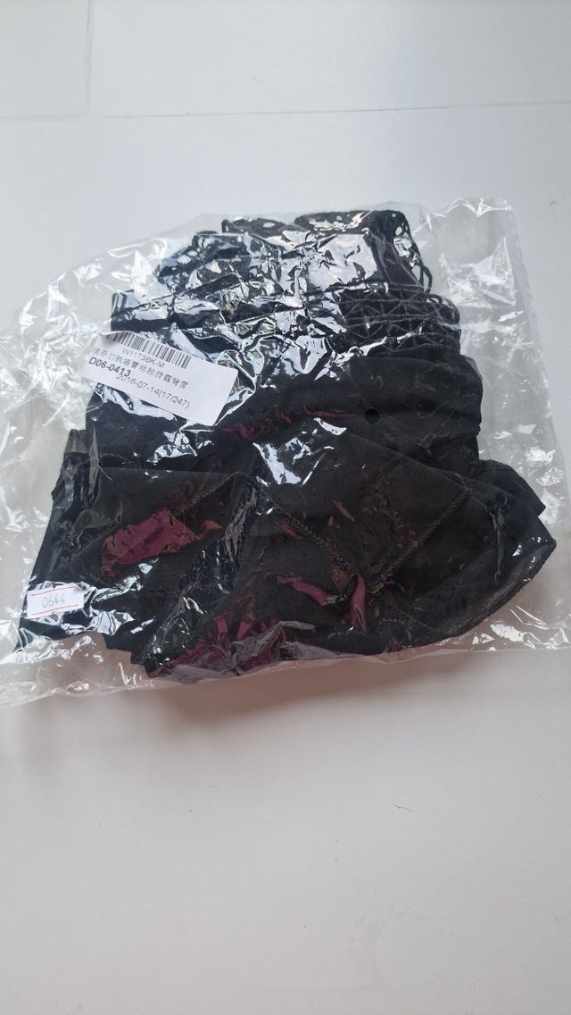 Top negro espalda Torre Eiffel sin estrenar