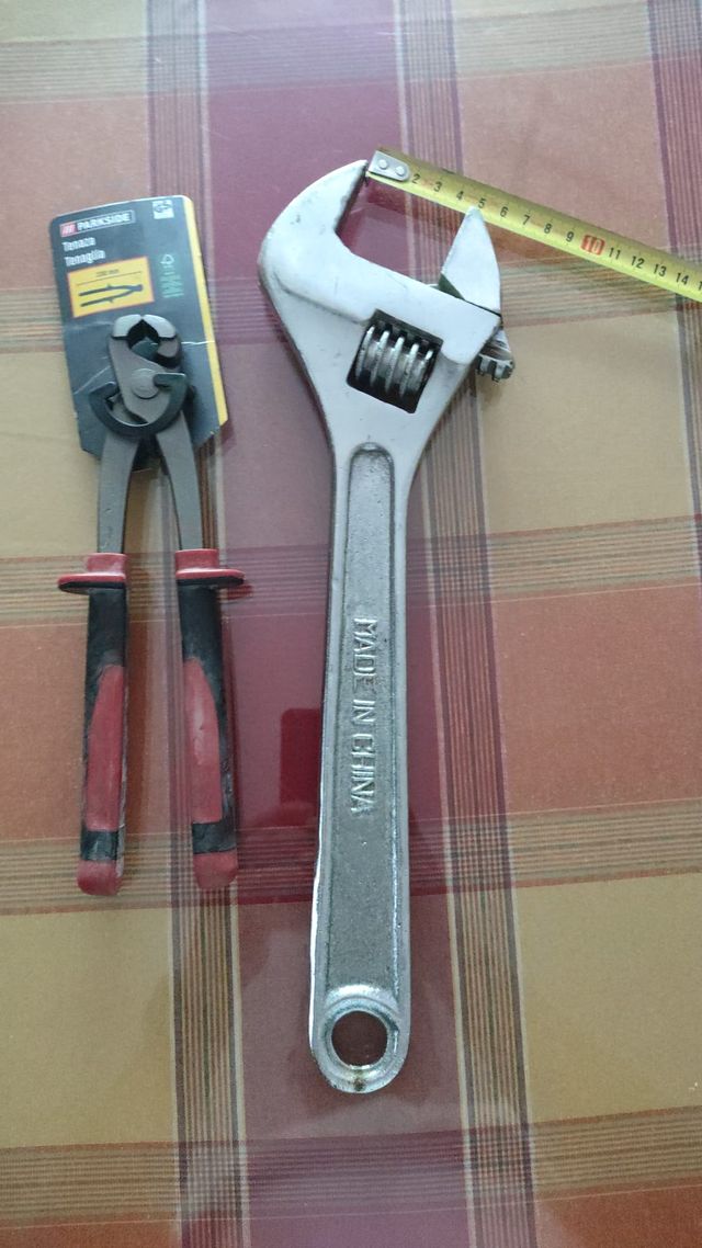 Tenaza rusa & Llave Inglesa - Herramientas