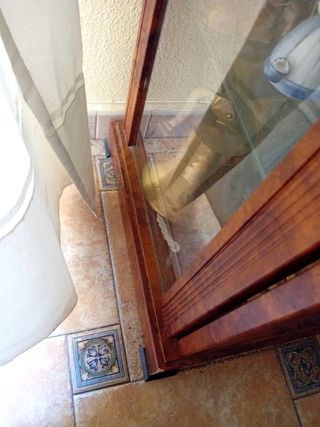 Vitrina Clásica Madera-Cristal4 estantes cristal
