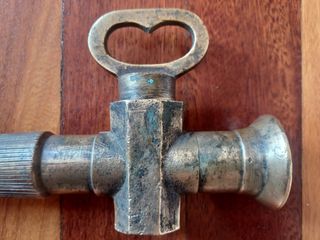 Antiguo Grifo Bodega Francés S.XIX Pátina Original