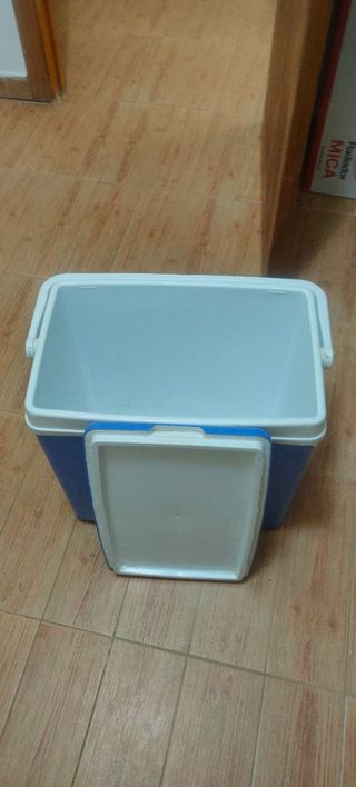 Nevera portátil azul