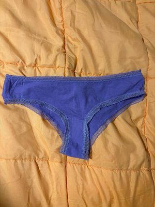 Camiseta blanca con sujetador