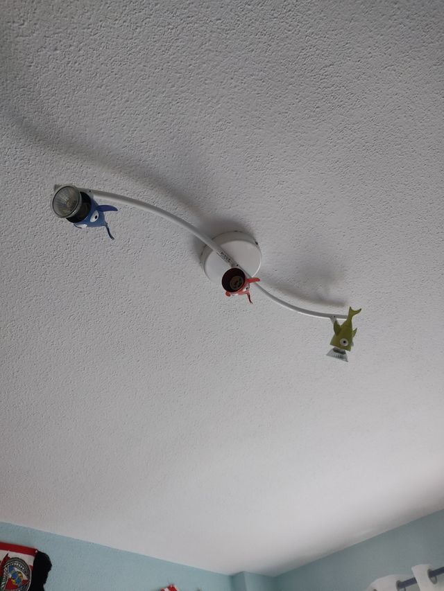 Lámpara infantil de peces.