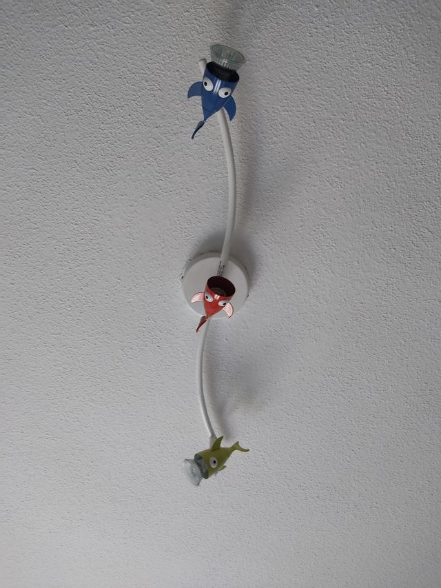 Lámpara infantil de peces.