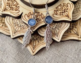 Pendientes Cianita Azul Bañados en Plata