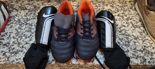 Botas fútbol niño c/espinilleras