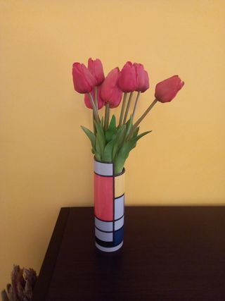 PIET MONDRIAN Jarrón + Tulipanes