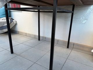 Mesa rústica de madera