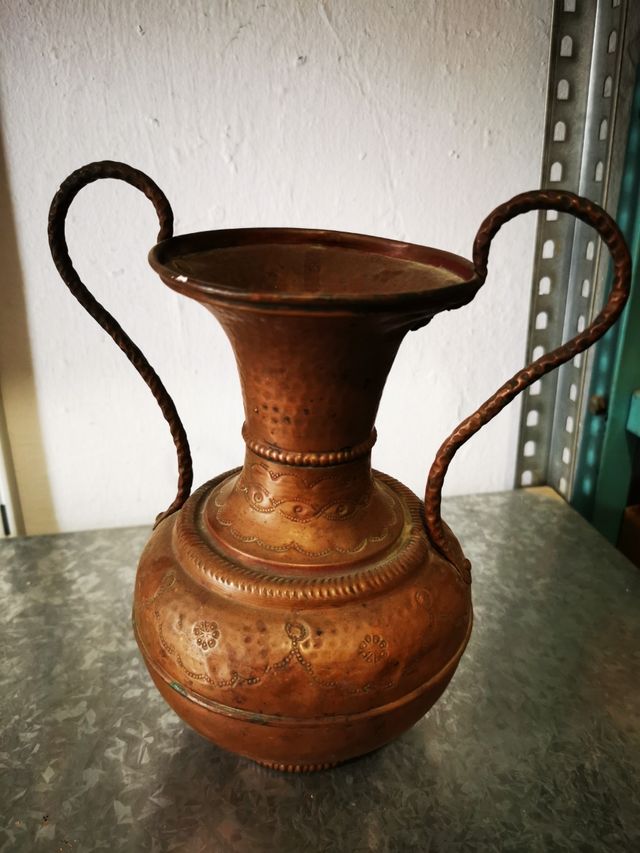 Jarrón cobre antiguo