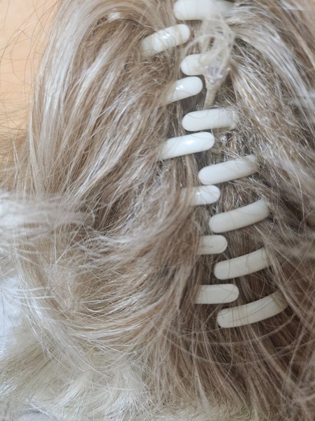 Peluca de cabello sintético beige