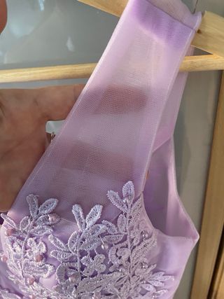 Abito lilla da sposa/ospite o damigella d'onore.