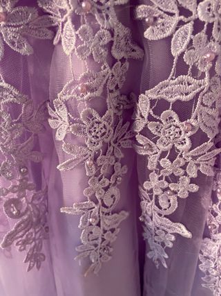 Abito lilla da sposa/ospite o damigella d'onore.