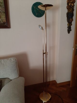 Lámpara de pie dorada metal