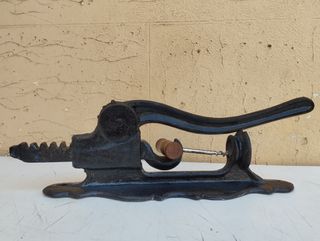 Cavatappi da muro in ghisa osteria vineria enoteca