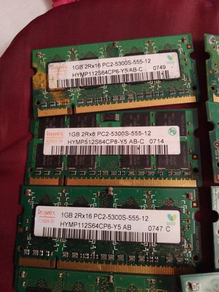 11x RAM 1GB PC2-5300S - HYMP Kingston