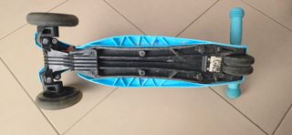 Patinete Micro Maxi Azul plegable con luces