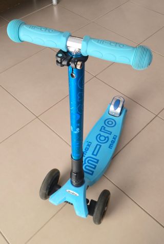Patinete Micro Maxi Azul plegable con luces