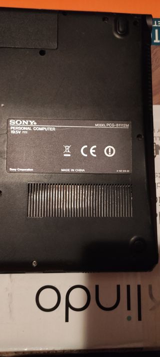 Portátil Sony Vaio - Negro/Plata Mod PCG- 81112M