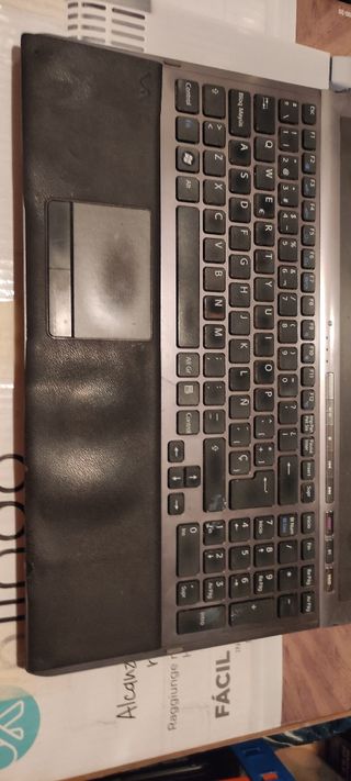 Portátil Sony Vaio - Negro/Plata Mod PCG- 81112M