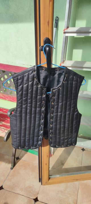 Chaleco cuero negro