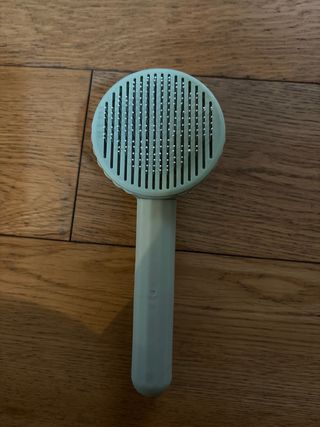 Spazzola autopulente animali