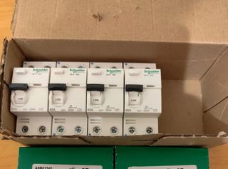 1 Interruptor Diferencial Schneider 2x40A