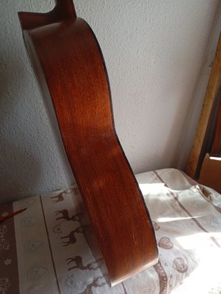 Guitarra clásica antigua