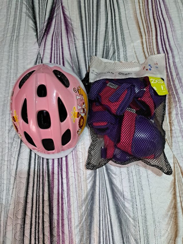 Casco y rodilleras bici niña